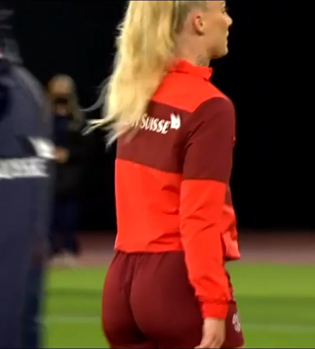 Alisha Lehmann.. so fine the other team checks out her ass! 