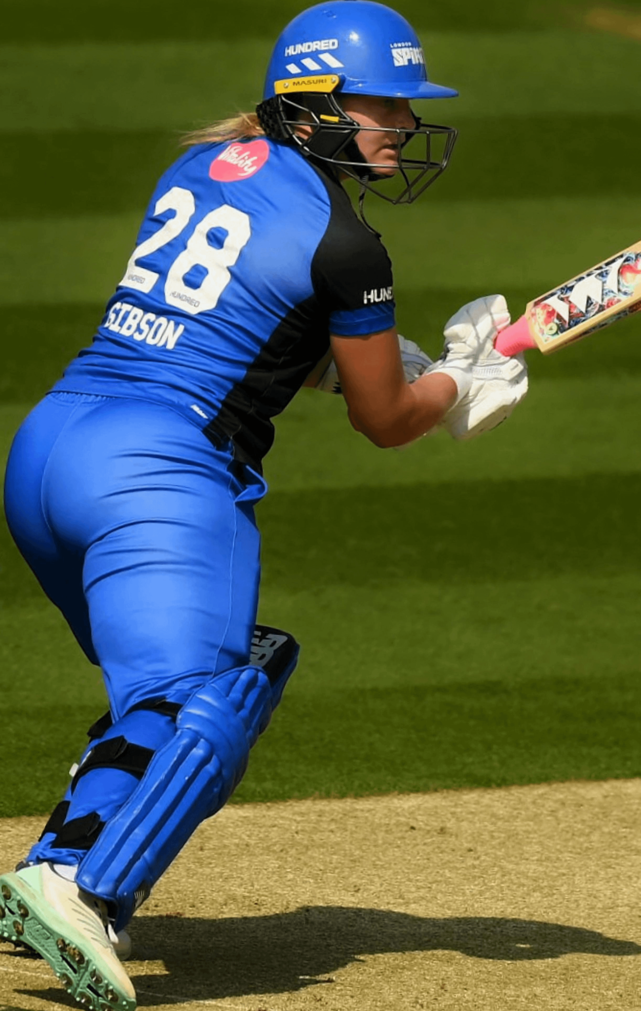 danielle-gibson-england-cricketer-hottest-female-athletes