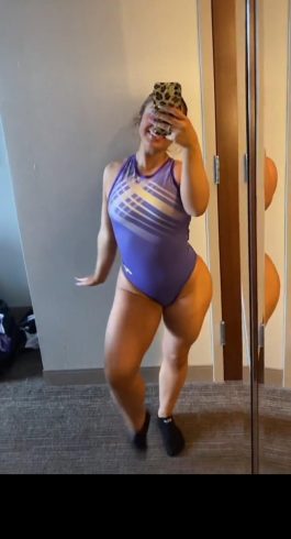 Mirror 🍑🍑 - Hottest Female Athletes