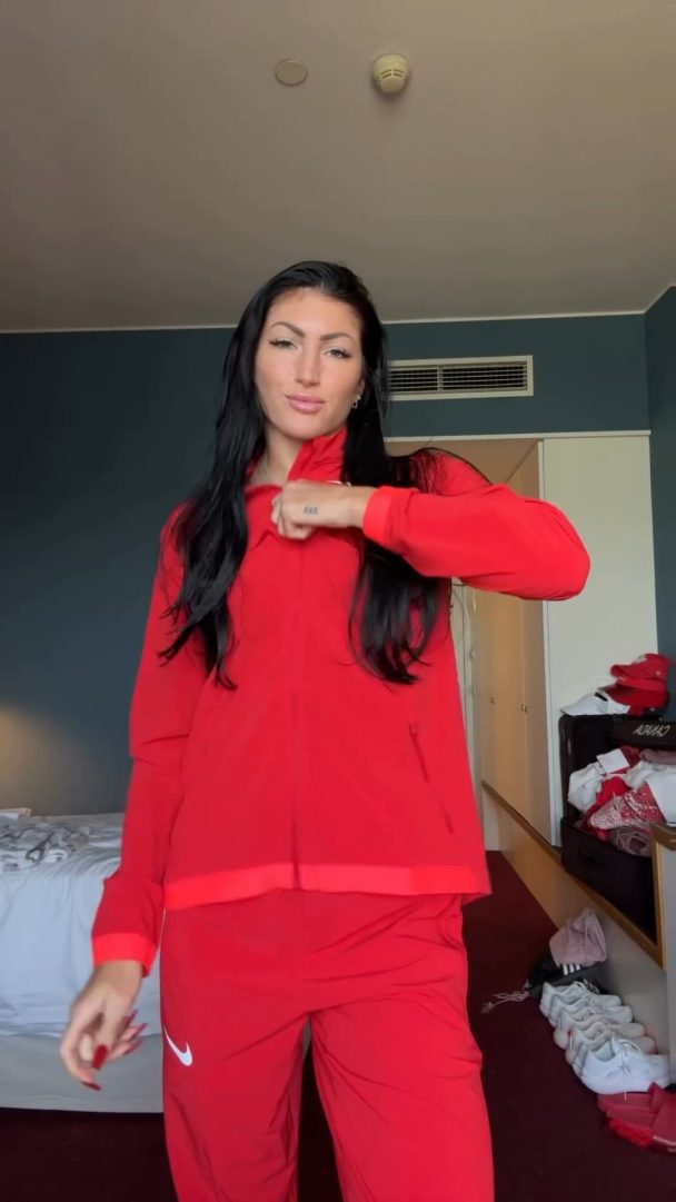 Anicka Newell - Canadian Pole Vaulter - Hottest Female Athletes